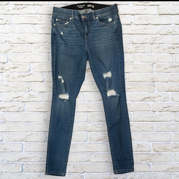 Torrid Bombshell Skinny Jeans Blue Size 14T 14 Tall Distressed - Picture 1 of 4
